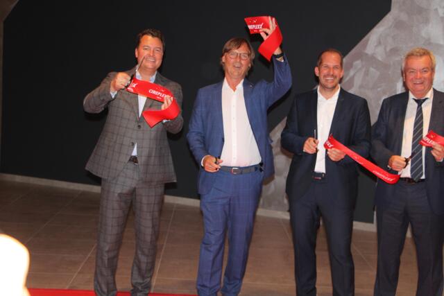 Es ist vollbracht, Weiz hat wieder ein Kino. Christof Papousek (GF Cineplexx), Bgm. Erwin Eggenreich, Miteigentümer Rupert Vögl und LHStv. Anton Lang.