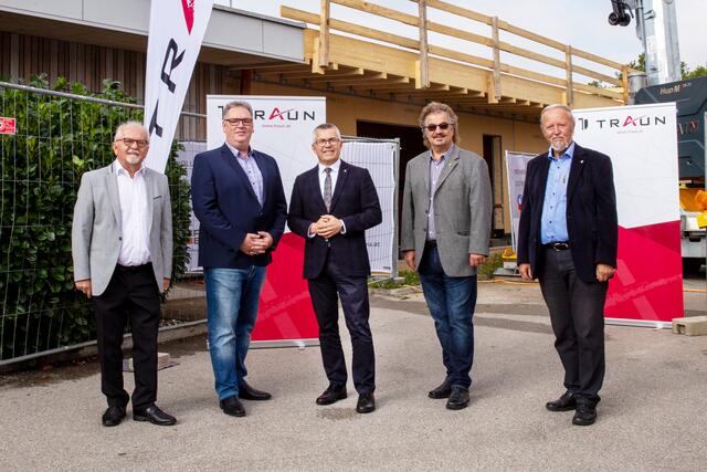 Franz Amann, Wolfgang Stadlinger, Rudolf Scharinger, Fraktionsobmann osef Gokl und Johann Böhm. | Foto: Stadtarchiv Traun