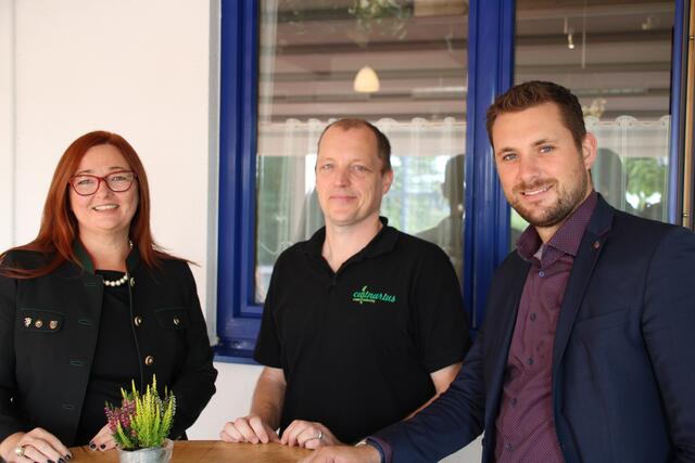 GR Heike Sommer, Gerald Knaus von culinarius truckstop und Premstättens Bürgermeister Matthias Pokorn (v.l.) | Foto: KK