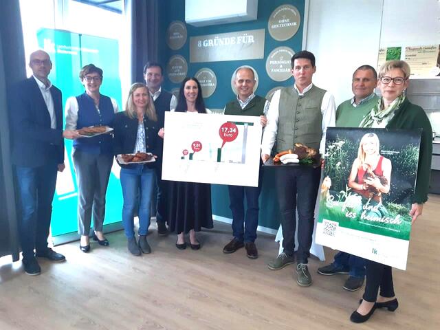 Christoph Zirngast, Magdalena Siegl, Nina Schweinzger, Franz Silly, Daniela Posch, Michael Temmel, Josef Kaiser, Josef Fötsch und Bezirksbäuerin Angelika Wechtitsch | Foto: LK