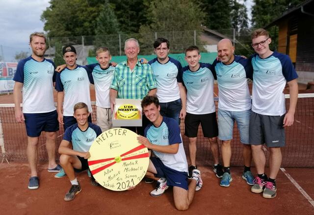 Die jungen Tennisspieler stiegen in die Regionalliga auf. | Foto: TC Raika Aurach