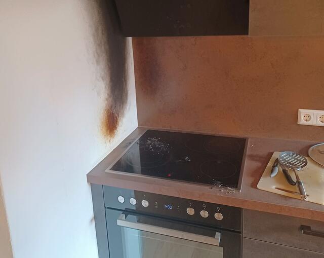 Die Bewohnerin hatte mit ihrem Kind das Haus bereits verlassen, als der Rauchmelder ertönte. | Foto: FF Prebl