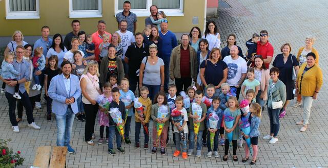 Die Taferlklassler wurden mit Schultüten überrascht. | Foto: Gemeinde Oberschützen