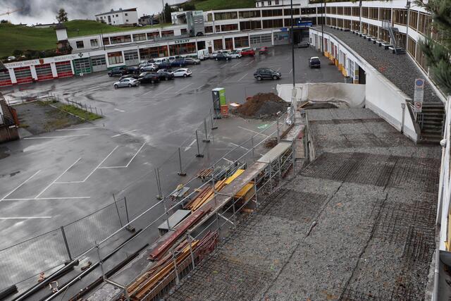 Sanierung der Zufahrt zum Parkplatz und der Tiefgarage am Ortseingang von Serfaus. | Foto: Siegele
