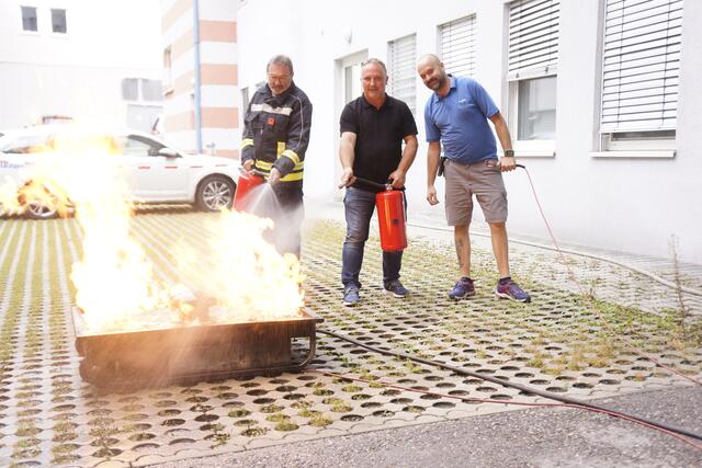 Erwin Figel von der Feuerwehr Amstetten, Günther Streyc und Christoph Schmutz | Foto: LK Amstetten