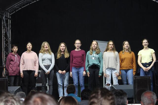 Die Jugendlichen zeigten nicht nur ihre schauspielerischen Fähigkeiten sondern auch ihre Gesangskünste.