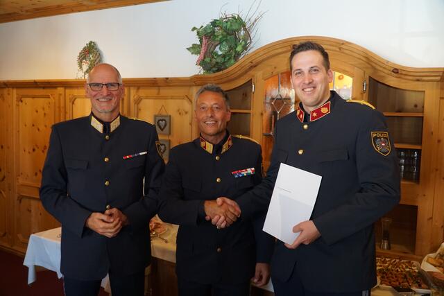 Landespolizeidirektor Edelbert Kohler, Oberst Egon Lorenz und BPK Philipp Rappold (v.l) bei der Übergabe des Kommandos. | Foto: Reichel