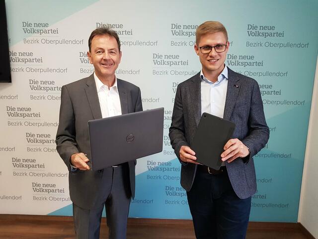 Nikolaus Berlakovich und Patrik Fazekas mit den neuen Geräten.  | Foto: Volkspartei Burgenland