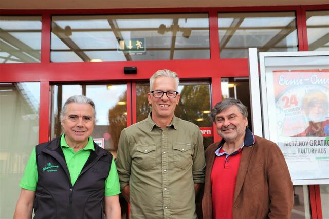 Naturfreunde-Kapazunder Hubert Gangl, Helmut Scherounigg und Landesreferent Franz Zieger ehrten in der JHV langjährige Mitglieder. | Foto: Edith Ertl