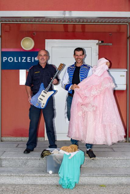 GrInsp Mario Lehner, Polizeiinspektion Spratzern, St. Pölten, und Zirkusdirektor Alexander Schneller, Circus Pikard | Foto: SPK St. Pölten/A. Effenberger