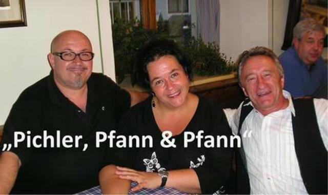 Die Gruppe „Pichler, Pfann &amp; Pfann" will die Gäste des Raffelstettnerhofs unterhalten und amüsieren.   | Foto: Privat