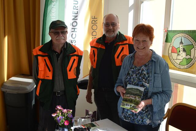 Stefan Magyar, Reiner Bienek und Marga Schmidl vom Stadtverschönerungsverein Purkersdorf.