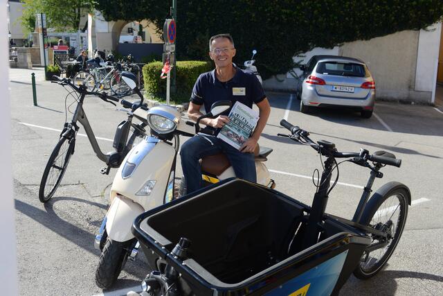 Energieberater Wilfried Fichtinger informierte über Förderungen für Elektromopeds und Lastenfahrräder.