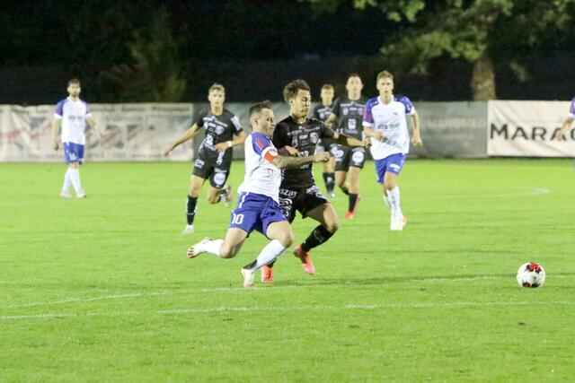 Kevin Vaschauner (vorne) und Co. möchten unbedingt in der Regionalliga bleiben. | Foto: Gebeneter