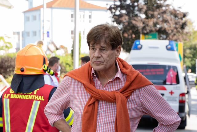 Der Bürgermeister von Schärding Franz Xaver Angerer verfolgte die Übung auch mit Spannung. | Foto: Florian Kronawitter, Markus Bäumler/zema-medien.de