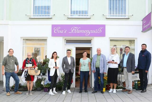 Vizebürgermeister Paul Mühlbauer, Michaela Schmitz, Monika Czegledy (Rouge Style), Günther Frank, Bürgermeister Franz Wohlmuth, Nina Stift, Martha Gruber, Wolfgang Fuchs (NAFES), STR Gerhard Schabschneider | Foto: Maria Hörmandinger