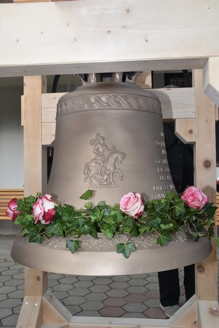 Im Glockenturm wird eine zweite Glocke angebracht, die von dem aus Hackerberg stammenden Bischof Ägidius Zsifkovics gestiftet wurde. | Foto: Martin Wurglits