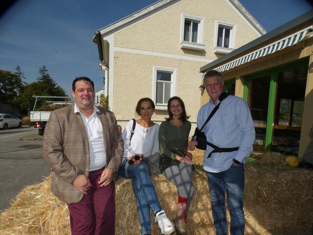 Markus Waldner, Marion Greiner, Magdalena Pruckner und Utz Greiner verkosteten Vitaminreiches.