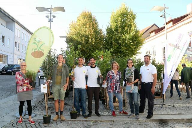 Michaela Schmitz, Vizebürgermeister Paul Mühlbauer, Raffael und Christian Sterkl, Karin Komosny, Barbara Bach, STR Florian Steinwendtner | Foto: Maria Hörmandinger