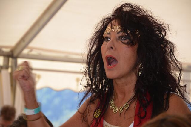 Christa Drußnitzer feuert ihre Schüler an