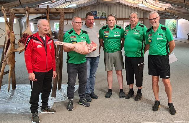 v.l.n.r.: Obmann-Stv. USSV Zellerndorf Franz Fischer, Martin Rössler, Obmann USSV Zellerndorf Edmund Putz, Claus Kerschner, Hannes Schreck, Karl Baumgartner | Foto: Harald Köninger