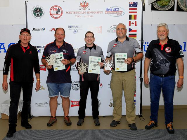 V.l.n.r.:
Manfred Hörl (VSGÖ)
Andreas Stoderegger (USG Bludenz-Bürs)
Walter Selb (USG Bludenz-Bürs)
Erich Bohn (LHA Linz)
Josef Laiminger (VSGÖ) | Foto: VSGÖ