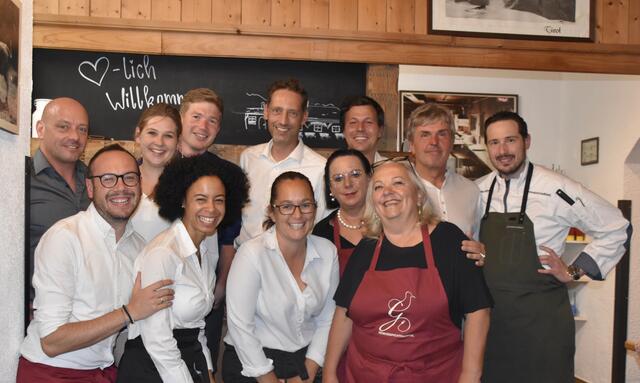 Von links nach rechts, hinten: Harald Bauer, Patrizia Rasinger, Johann Egger, Clemens Mair, Lukas Rasinger, Harald Gatscher, Philipp Stohner; Von links nach rechts, vorne: Patrick Geir, Theresa Mair, Katharina Bauer, Caroline Geier, Gabi Gatscher | Foto: Viktoria Gstir