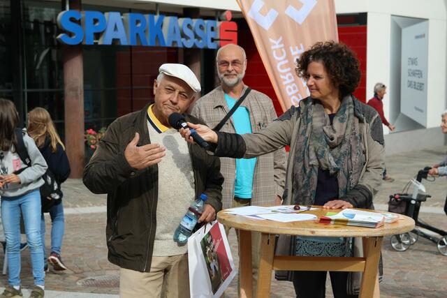 Die OsttirolerInnen nahmen mit regen Interesse an den offenen Gesprächsrunden mit Bischof und Bischofsvikar teil.  | Foto: DIbk/Gstaltmeyr