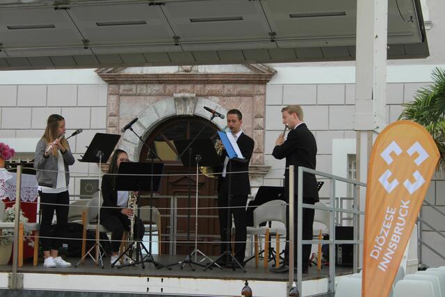 Die jungen Musiker umrahmten den feierlichen Gottesdienst mit Querflöte, Klarinette und Saxophon.  | Foto: DIbk/Varga