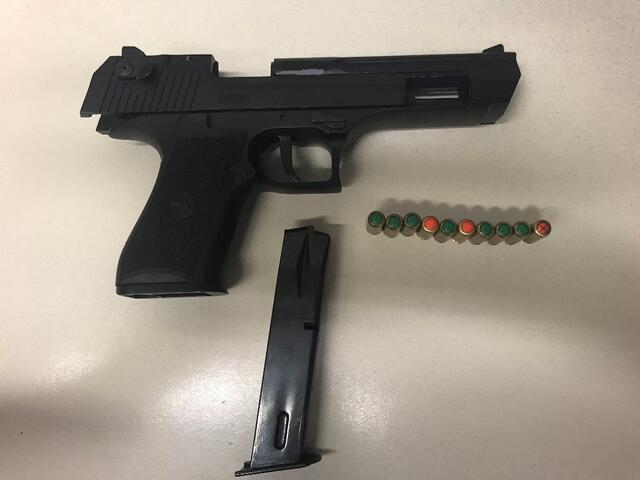 Eine der sichergestellten Waffen. | Foto: LPD Wien