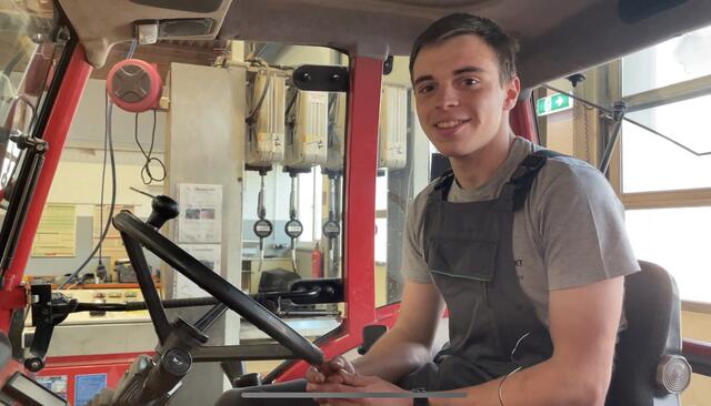 Michael ist begeisterter Landmaschinentechniker-Lehrling | Foto: Hollinger