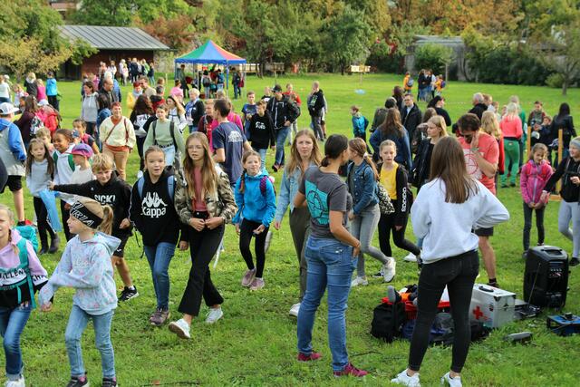 Mehr als 200 MinistratInnen trafen sich im Garten des Franziskanerklosters zum gemeinsamen Spielen. | Foto: DIbk/ Gstaltmeyr