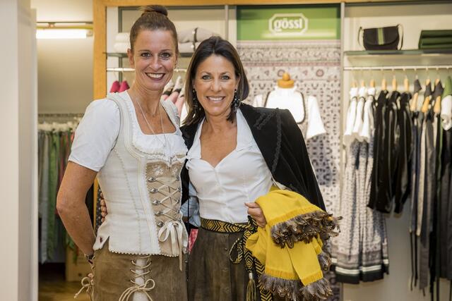 Marion Tengler und Susanne Ölz im Trachtenhimmel. | Foto: Christian Leopold