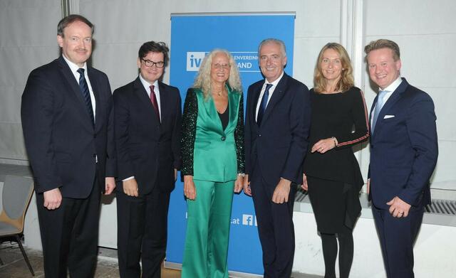 IV Burgenland Präsident Manfred Gerger, IV Burgenland Vizepräsidentin Heide Adelwöhrer, IV Burgenland Geschäftsführerin Ingrid Puschautz-Meidl, Wirtschaftslandesrat Leonhard Schneemann, IV Vizepräsident Johann Bock | Foto: Landesmedienservice Burgenland
