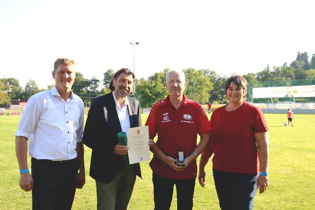 Ehrten Franz Schmidt: Nachfolger Stephan Fellner, Bgm. Josef Wallner und SR Barbara Spiz (v.l.) | Foto: Michael Carbonari