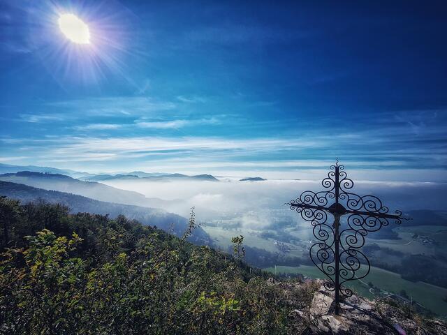 Sonnenschein und Nebelstimmung am Blassenstein in Scheibbs