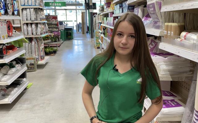 Melissa bereichert als Einzelhandel Baustoff-Lehrling das Lagerhaus Rottenmann | Foto: Hollinger