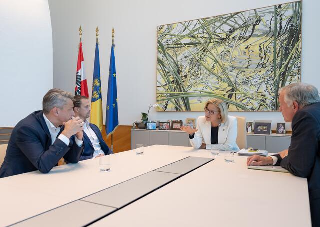 LH Mikl-Leitner, ÖGK-Generaldirektor Bernhard Wurzer, PVE-St. Pölten-Leiter Dr. Rafael Pichler und LR Eichtinger. | Foto: NLK Filzwieser