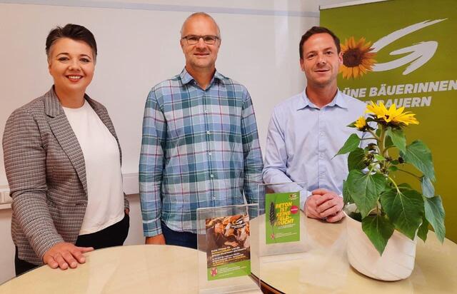 Olga Voglauer, Reinhard Stückler und Hanno Erian (von links) bilden die Spitze der Grünen Bäuerinnen und Bauern bei der LK-Wahl 2021. | Foto: GBB