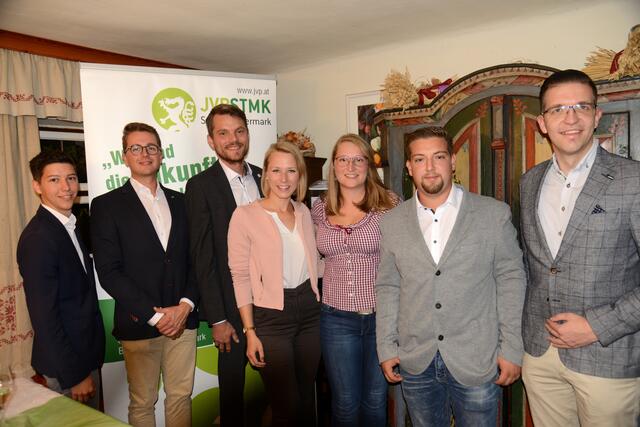Das Vorstandsteam mit Regionsleiter Philipp Drexler (3.v.l.) und LAbg. Julia Majcan (4.v.l.).  | Foto: JVP 