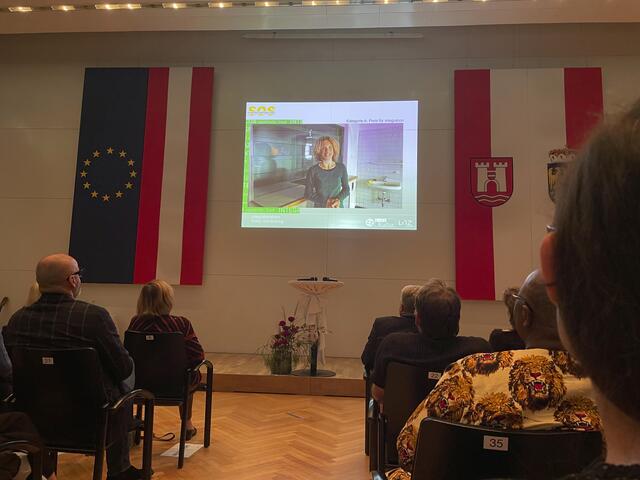 Die einzelnen Sieger präsentierten sich den anwesenden Gästen jeweils in kurzen Video-Sequenzen.