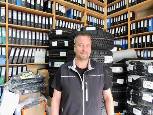Albert Pieber hat beim Autohaus Weiz Kfz-Techniker gelernt und ist jetzt Chef des Ersatzteillagers.