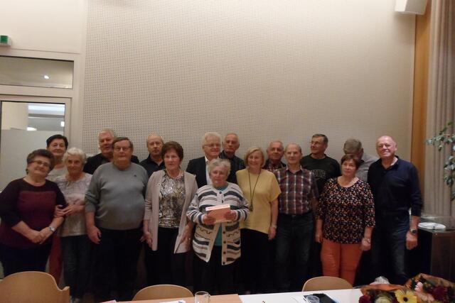 Die Vorstandsmitglieder v.li.n.re.: Anna Patronovits, Finanzprüferin Paula Haller, Erna Kerstinger, ObmStv. Bernhard Artner, Andreas Glöckl, GR Franz Bendl, Ehrenobfr. Marianne Hahn, Igler Maria, Obm. Paul Mayerhofer, Heinrich Wieder, ObmStvin und Schriftf. SR Paula Reumann, ObmStv. Paul Mayrhofer, Walter Lang, Finanzprüfer Hermann Schlaffer, Anton Kerschbaum, Finanzref. Eva Kerschbaum, Dir. Anton Reumann, nicht am Bild Bgm.a.D. Hans Iby | Foto: ÖSB Burgenland