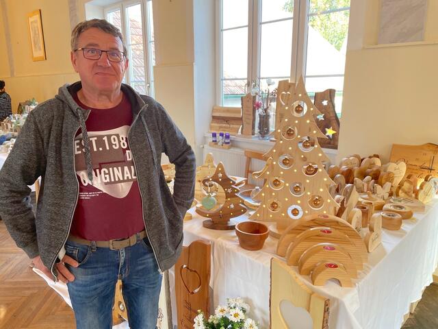 Alfred Langthaler (Gföhleramt) überrascht mit seiner feinen Holzdeko. | Foto: Necker