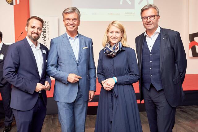 Von links: Michael Baminger (Institut Lebensnetze), Werner Steinecker (Energie AG), LH-Stellvertreterin Christine Haberlander und Thomas Märzinger (OÖ. Rotes Kreuz).
 | Foto: Marktplatz Lebensnetze