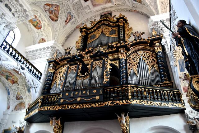 Die Orgel in der Stiftskirche Waldhausen, die Anton Heiller Gedächtnis-Orgel, ertönt im neuen Klang.