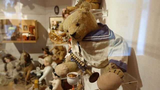 ... im Obergeschoß (Bilddoku) sind zahlreiche entzückende Raritäten zu bewundern. ... | Foto: S.Plischek