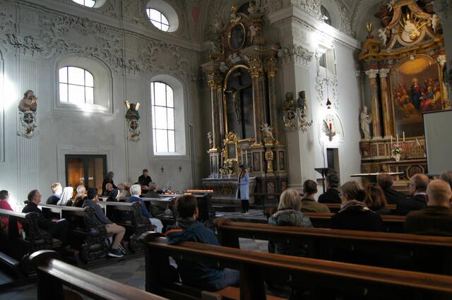 Nach zweimonatiger Renovierung sind die Tore der Kirche im Herzen der Stadt – Spitalskirche Innsbruck – nun auch barrierefrei wieder geöffnet. | Foto: dibk