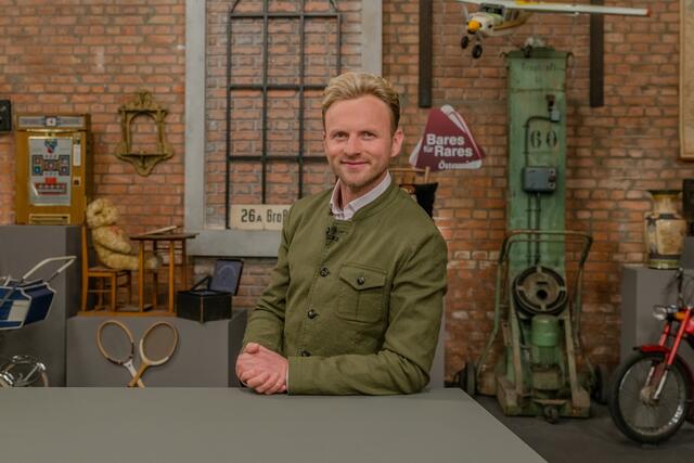 Moderator Willi Gabalier bei "Bares für Rares" Österreich auf Servus TV | Foto: ServusTV/Thomas Salomonski