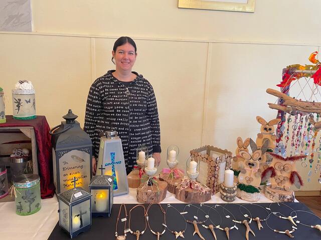 Daniela Köberl aus Gföhl stellte ihre Vielfalt an "Basteldani" Designs vor. | Foto: Necker